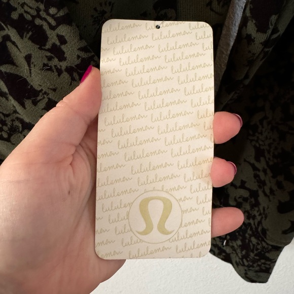 NEW Lululemon Scuba Hoodie IV Size 6 Green/Black Floral - Picture 15 of 15